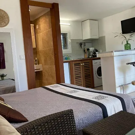 A 200m Du Centre De Vecchio. Porto-Vecchio (Corsica)